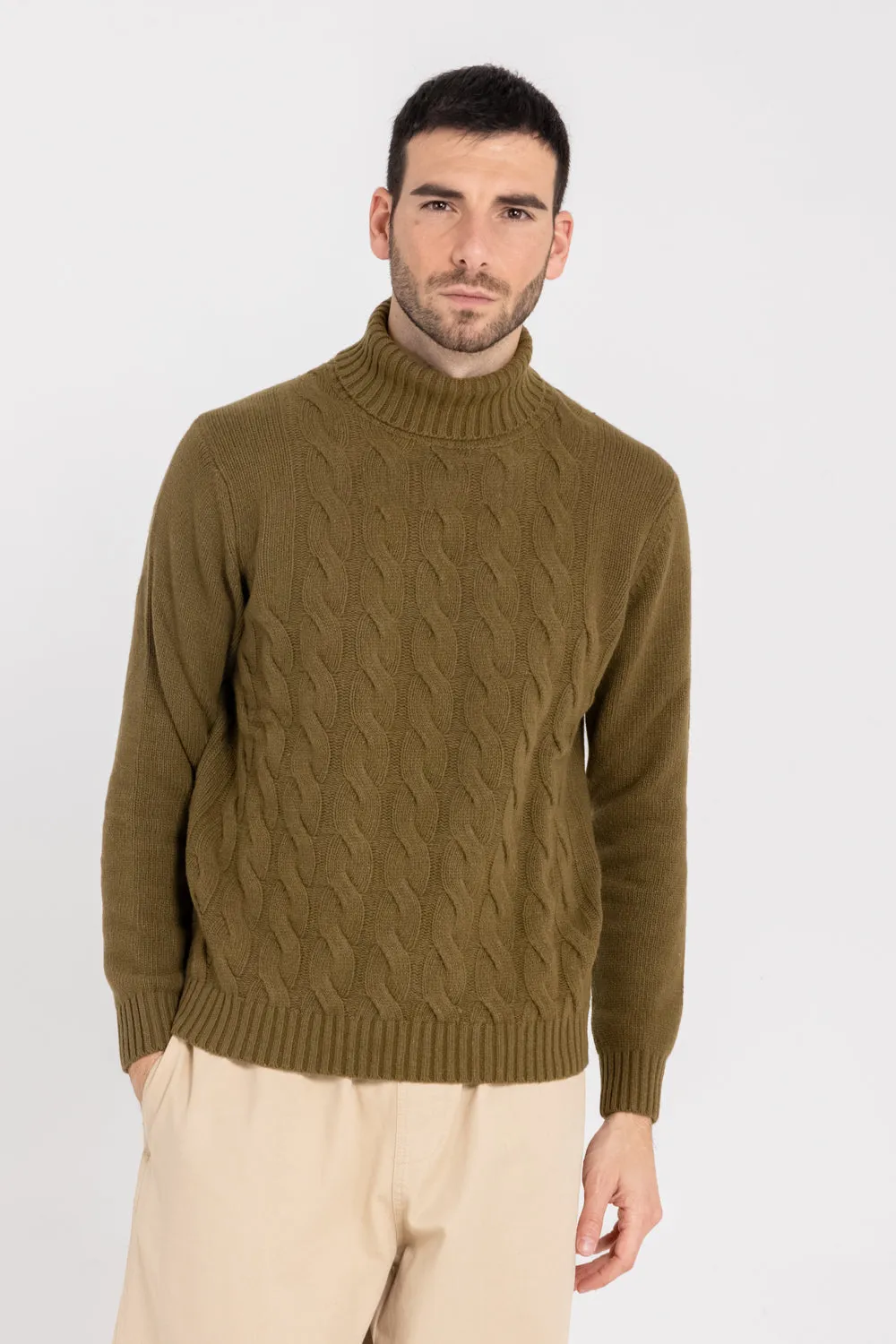 CABLE-KNIT CASHMERE TURTLENECK SWEATER