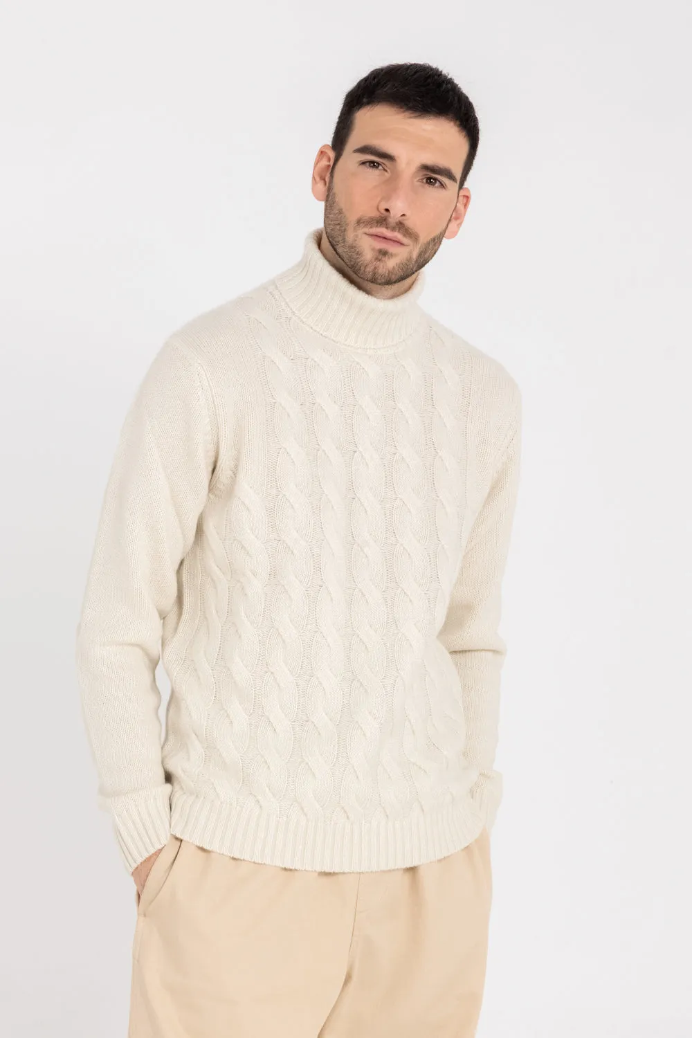 CABLE-KNIT CASHMERE TURTLENECK SWEATER