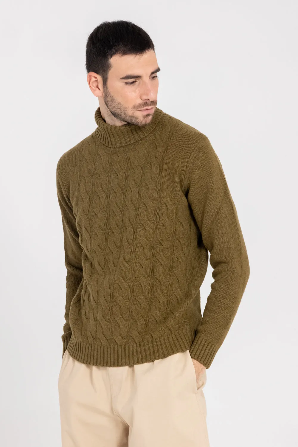 CABLE-KNIT CASHMERE TURTLENECK SWEATER