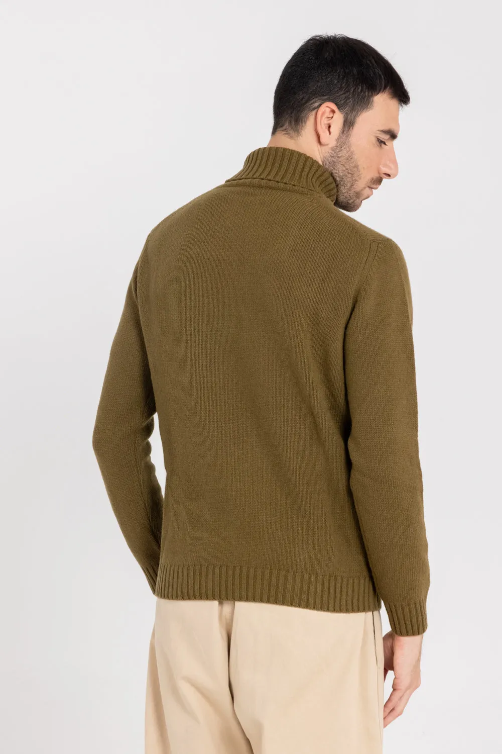 CABLE-KNIT CASHMERE TURTLENECK SWEATER