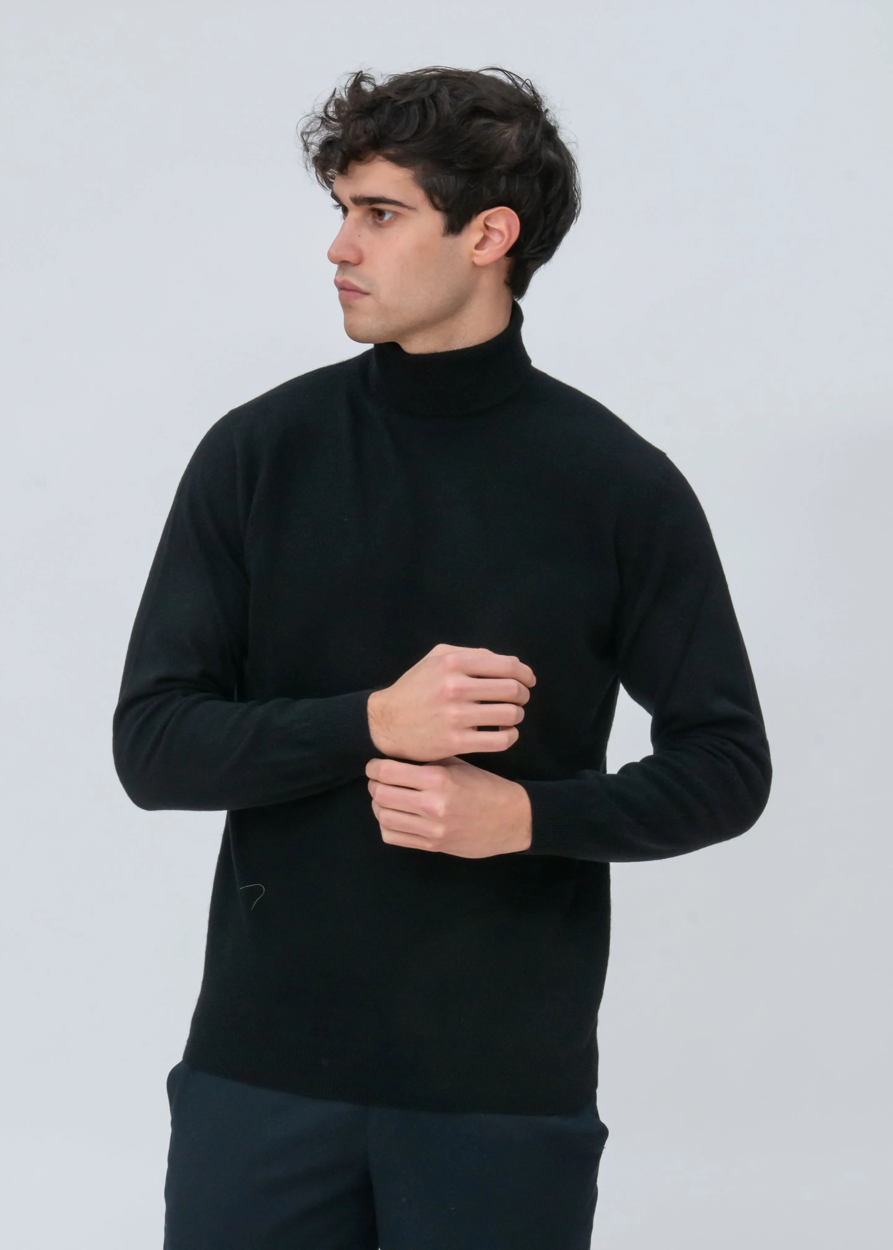 CLASSIC CASHMERE TURTLENECK SWEATER