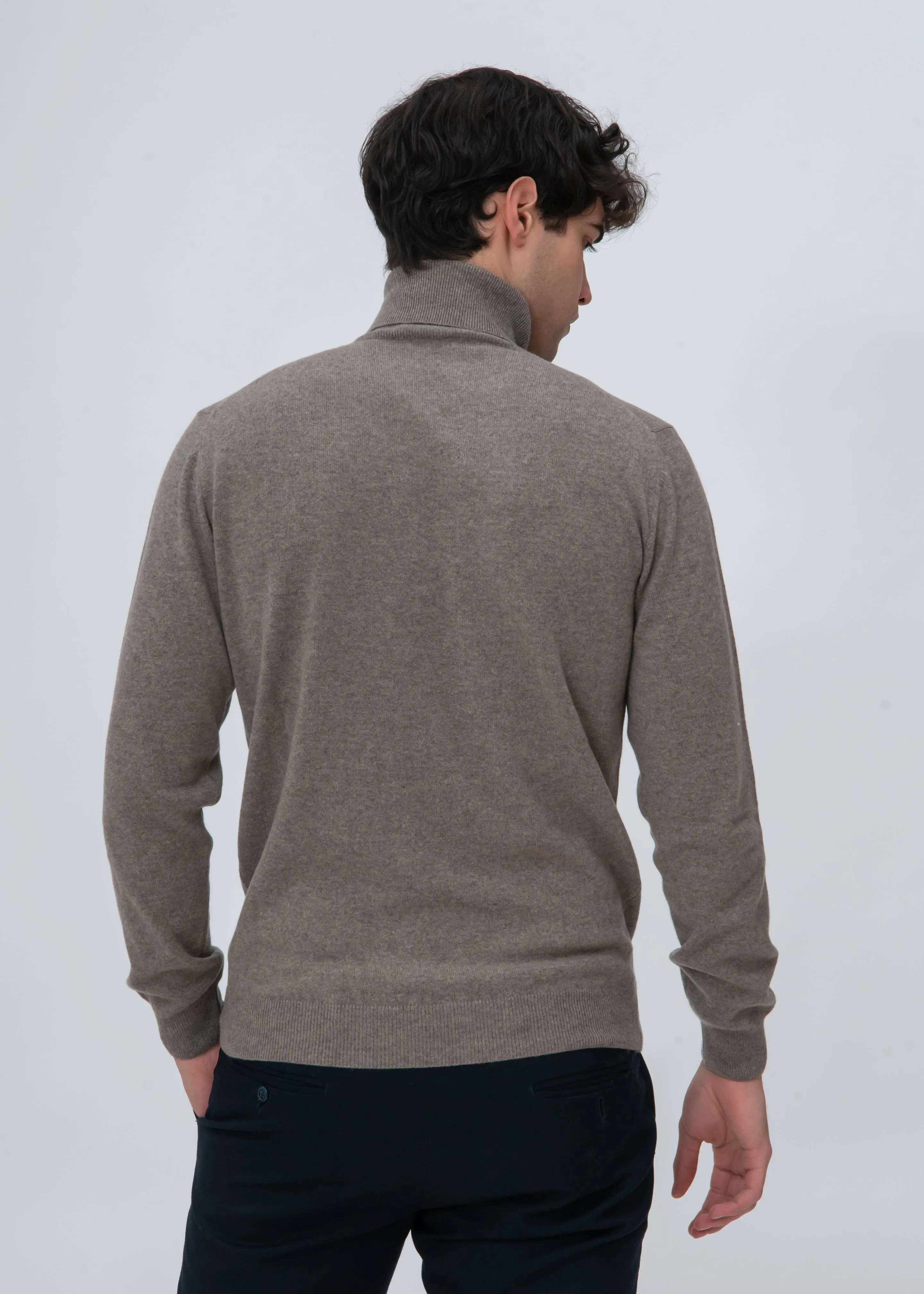 CLASSIC CASHMERE TURTLENECK SWEATER