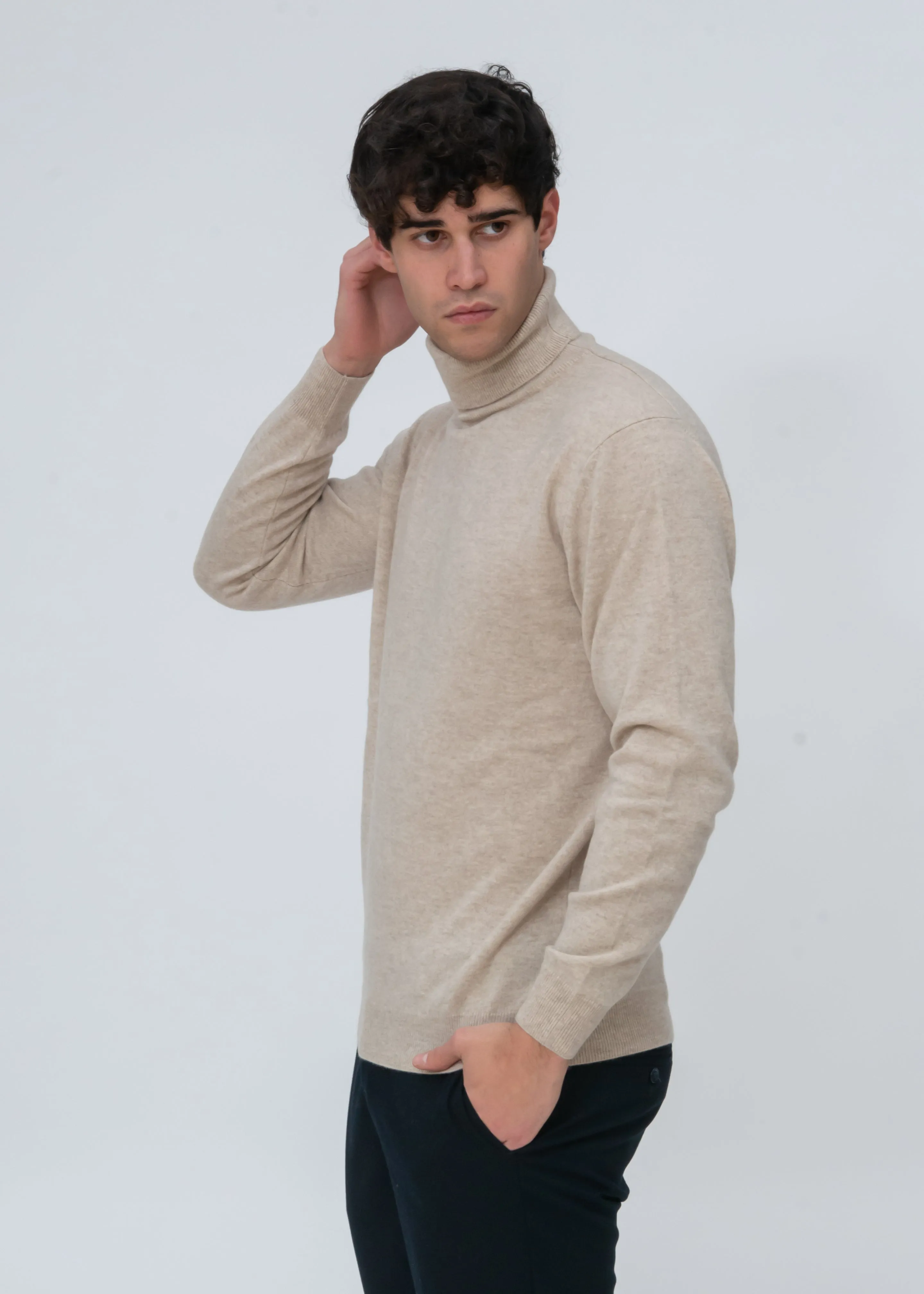 CLASSIC CASHMERE TURTLENECK SWEATER