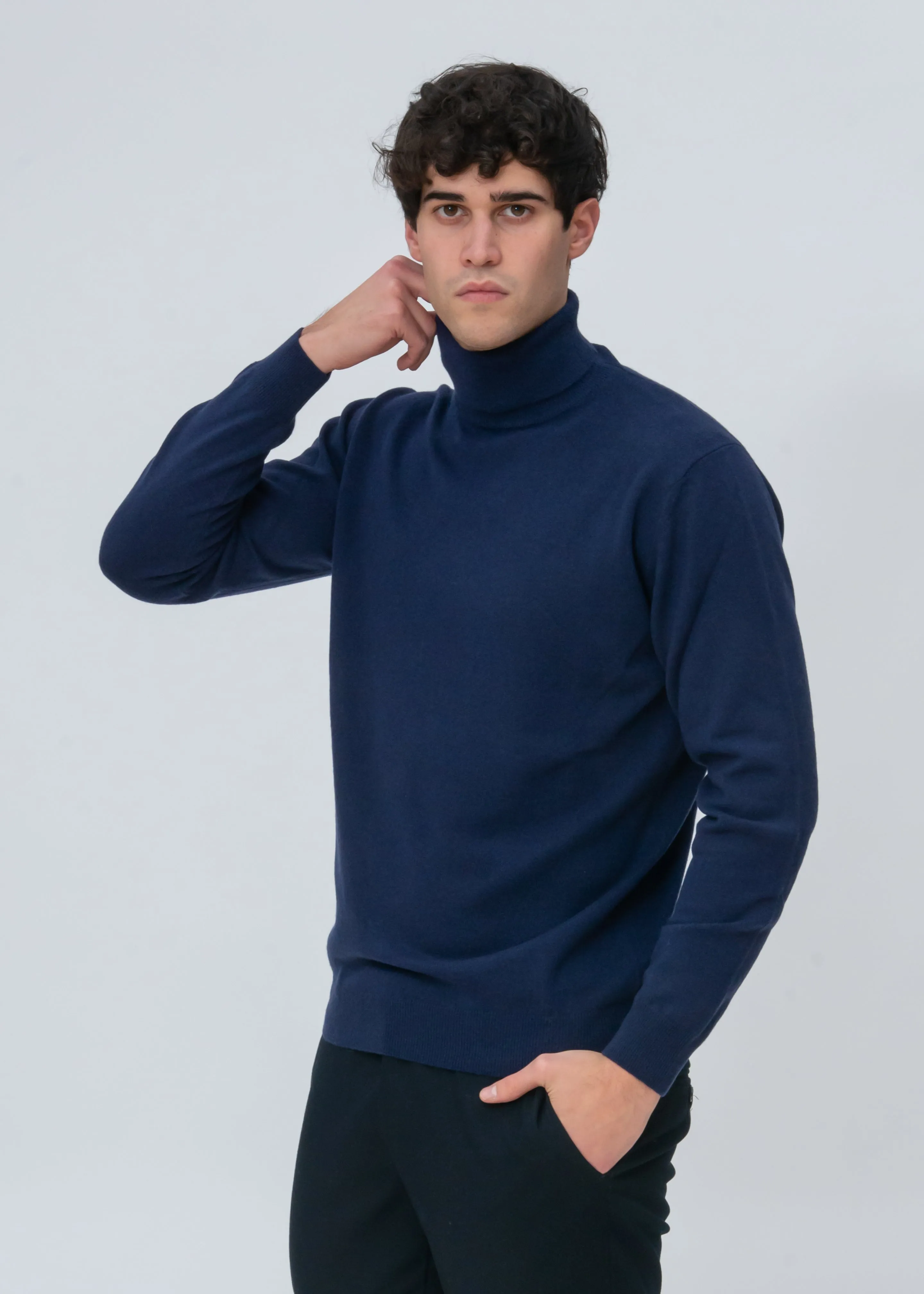 CLASSIC CASHMERE TURTLENECK SWEATER