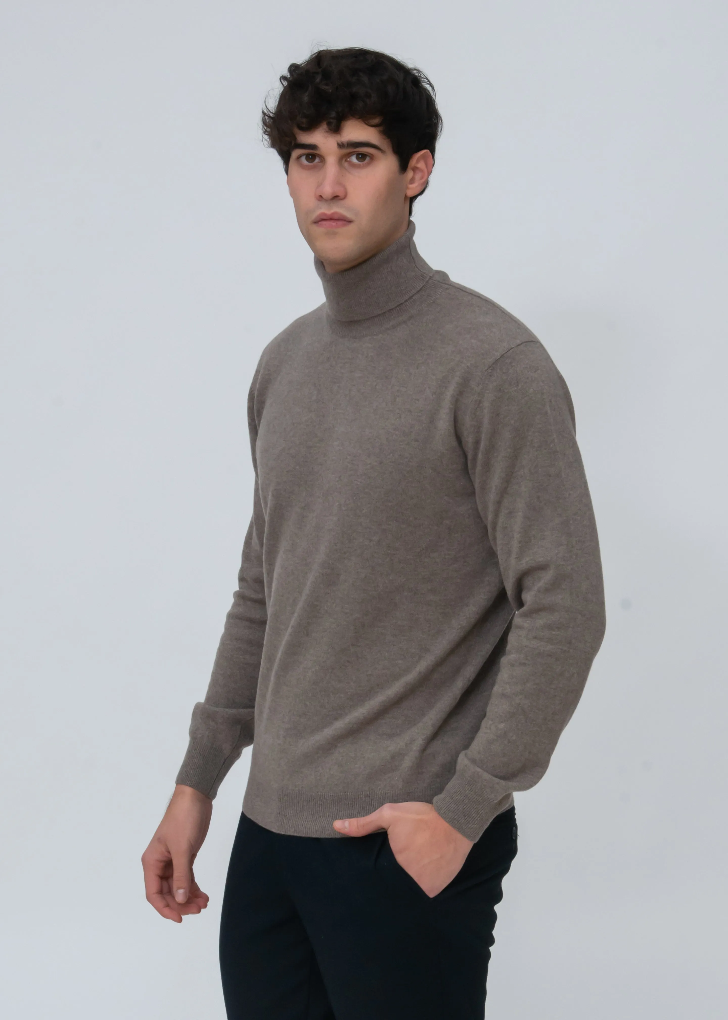 CLASSIC CASHMERE TURTLENECK SWEATER