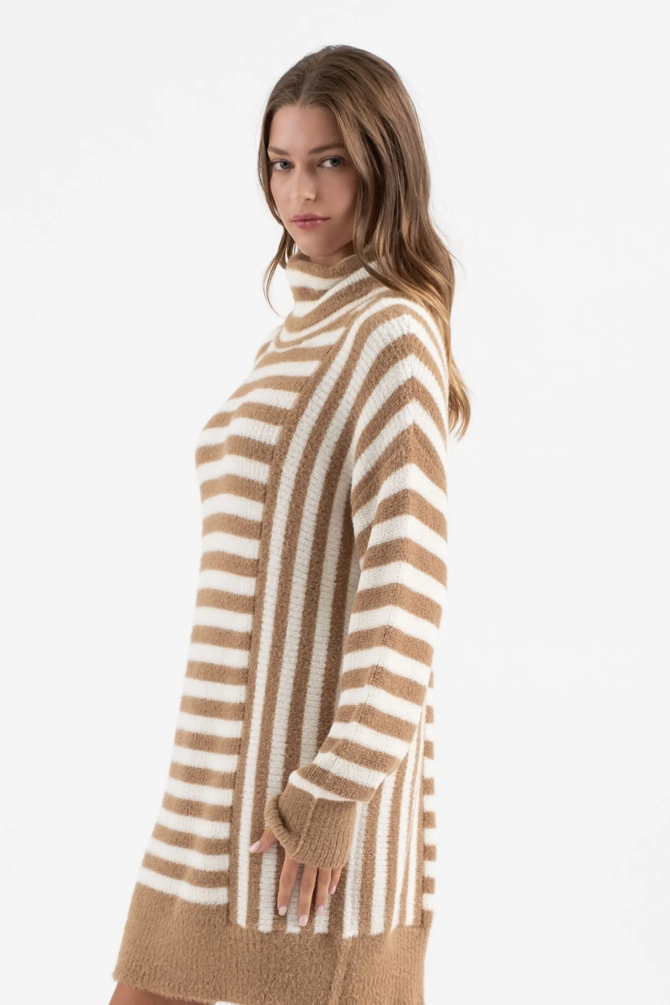 CONTRAST STRIPE TURTLENECK KNIT SWEATER DRESS