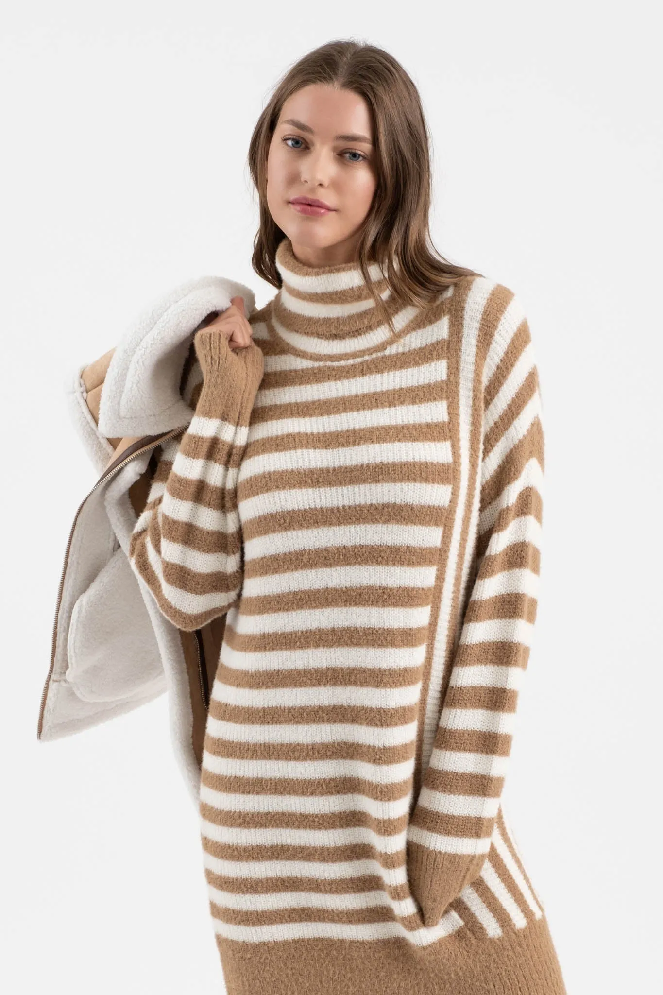 CONTRAST STRIPE TURTLENECK KNIT SWEATER DRESS