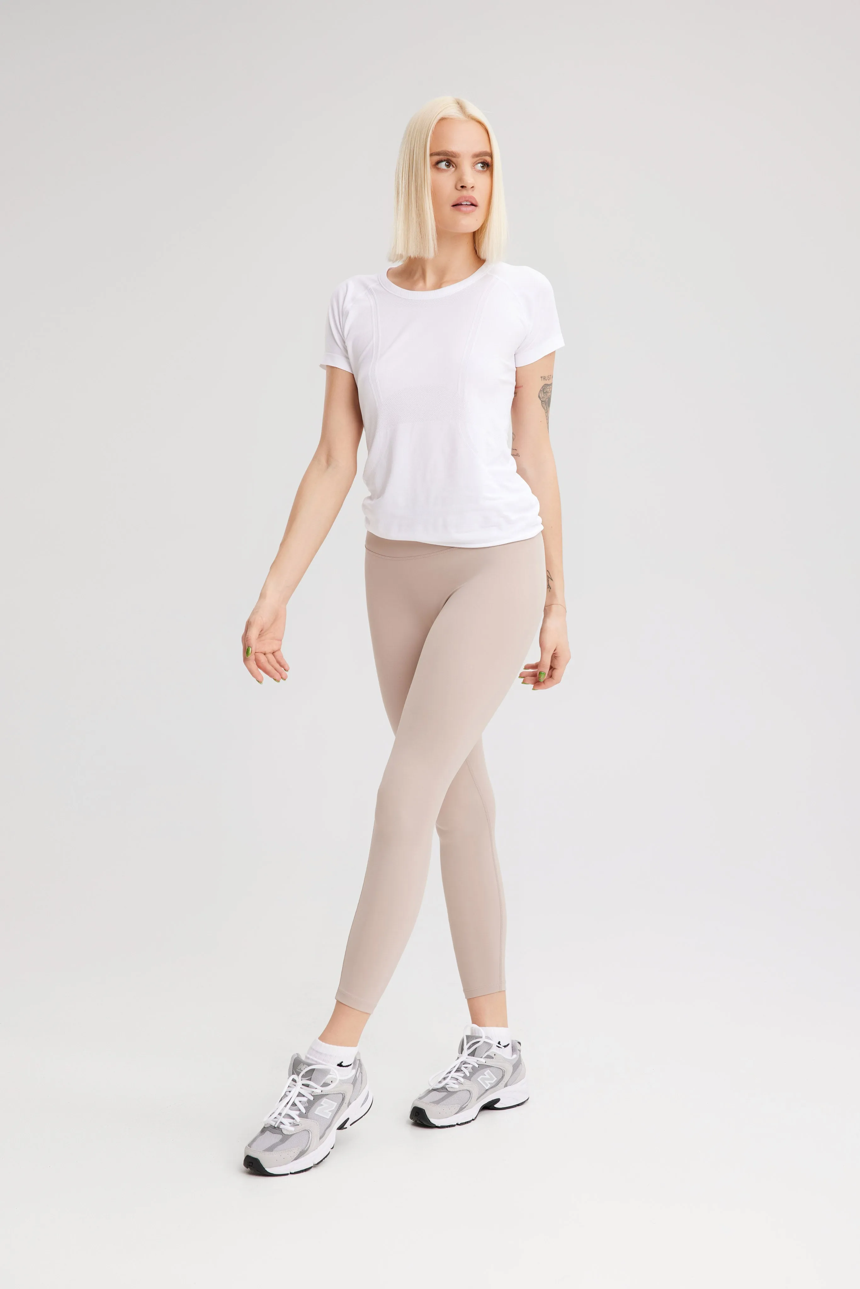 EKJ Seamless Contour Leggings in Neutral Sand