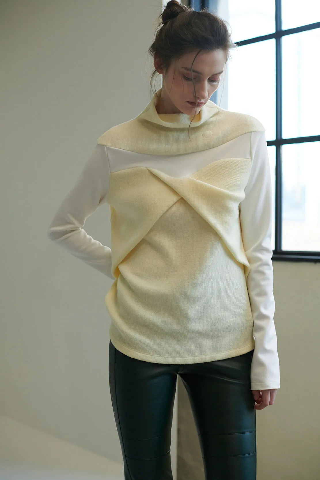 FOVERE TWIST TURTLENECK