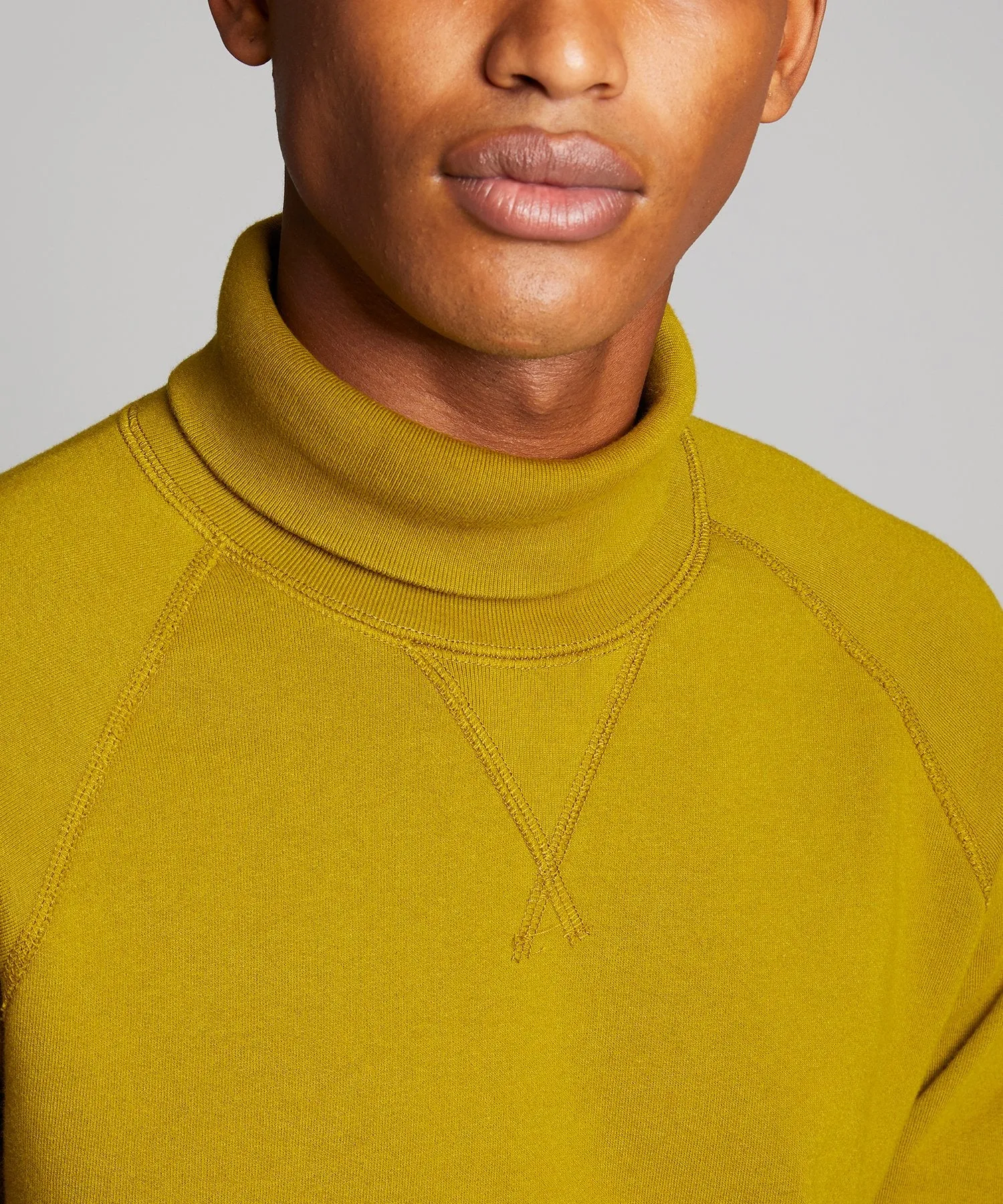 Lightweight Turtleneck Sweatshirt in Lime Leaf